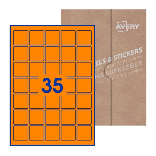 illustrazione di un foglio con 35 etichette quadrate e sullo sfondo una confezione marrone - Etichette adesive quadrate 37 x 37mm