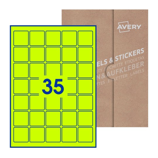 illustrazione di un foglio con 35 etichette quadrate e sullo sfondo una confezione marrone - Etichette adesive quadrate 37 x 37mm