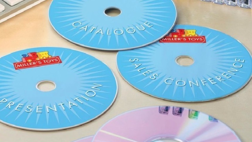 cd con applicate delle etichette stampate