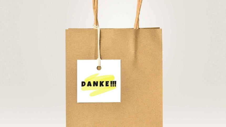 Cartellino quadrato stampato applicato ad una busta