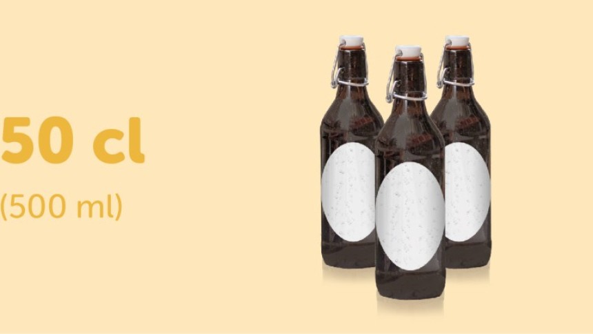 Tre bottiglie di birra con etichette bianche ovali adatte alle bottiglie da 500 ml (50 cl)