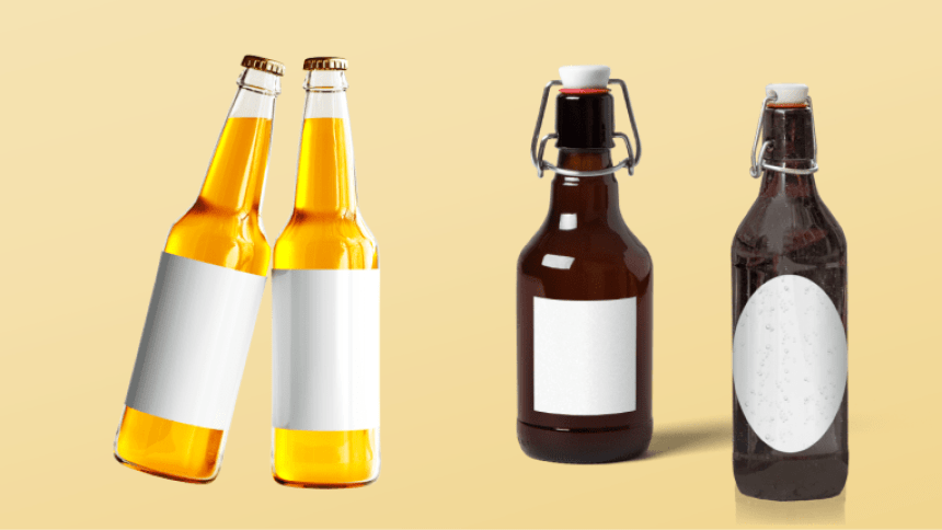 quattro bottiglie di birra con etichette adesive rettangolari e ovali