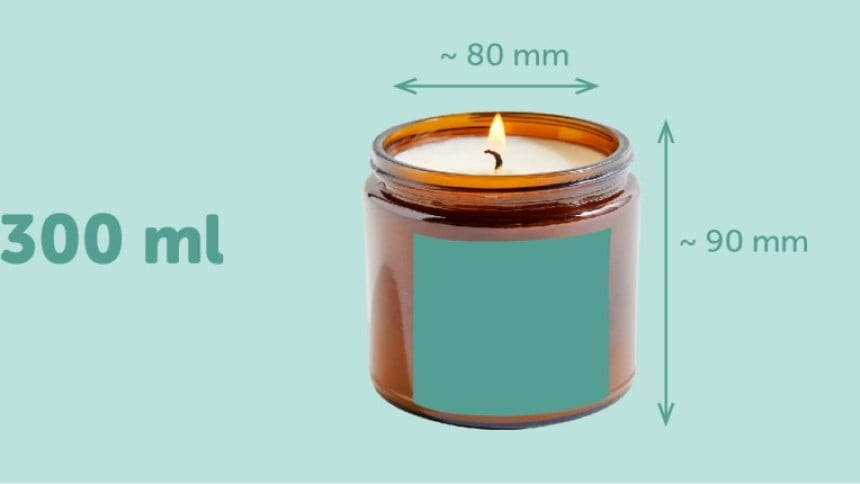 candela con applicata una etichetta quadrata delle dimensioni 70x70mm