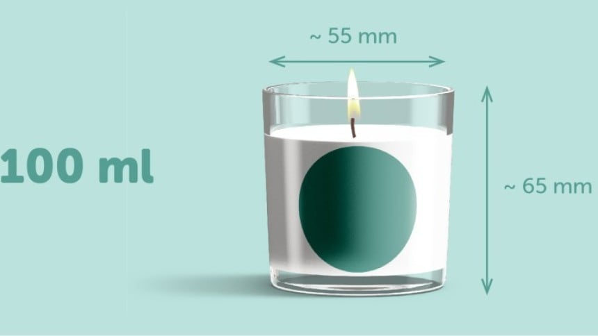 candela da 100 ml (10 cl) con applicata una etichetta rotonda