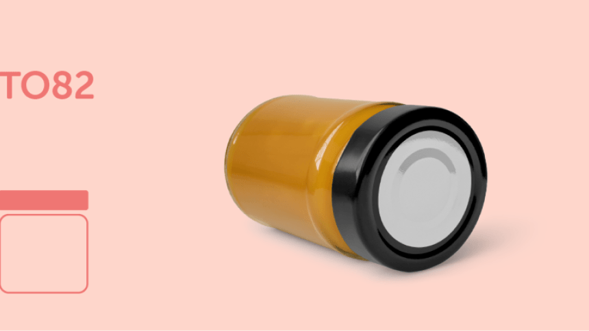 coperchio di un barattolo della marmellata con applicata una etichetta rotonda