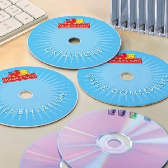cd con applicate delle etichette stampate