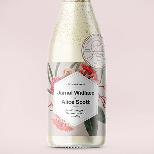 etichette stampate per personalizzare le bottiglie del matrimonio Bottiglia di champagne con etichetta floreale e nomi Jamal Wallace e Alice Scott, ringraziamento per il matrimonio.