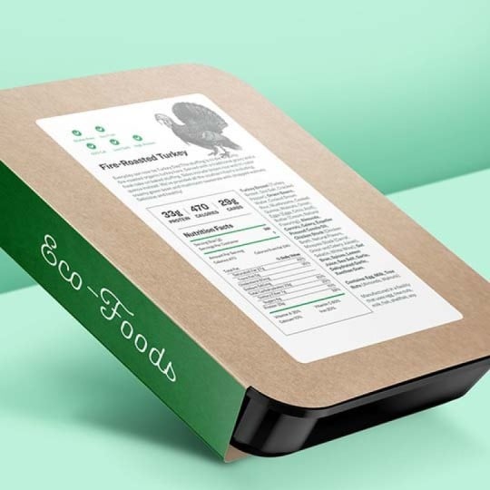 un pacco con applicata una etichetta rettangolare stampata