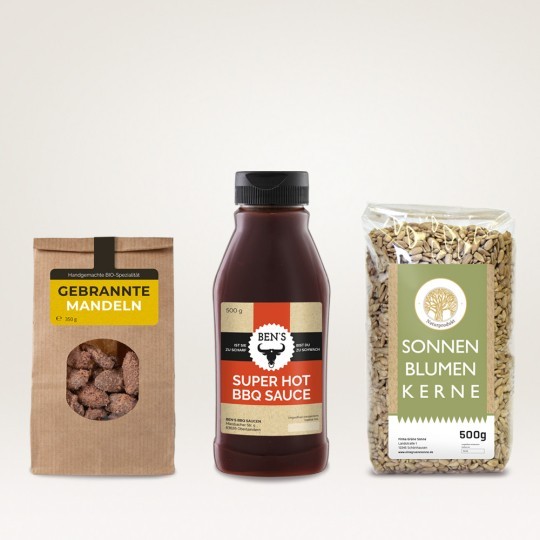 diverse confezione di prodotti alimentari con applicate etichette rettangolari stampate