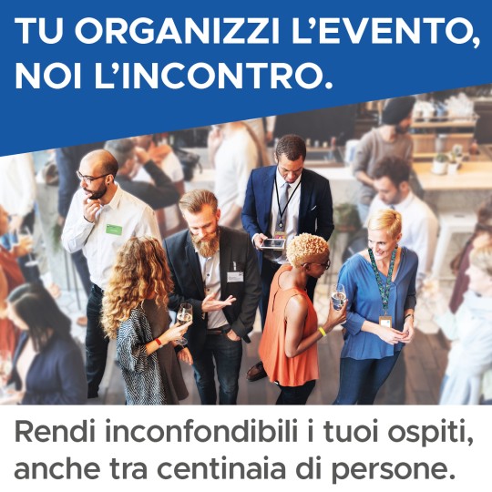 varie persone che partecipano ad un evento