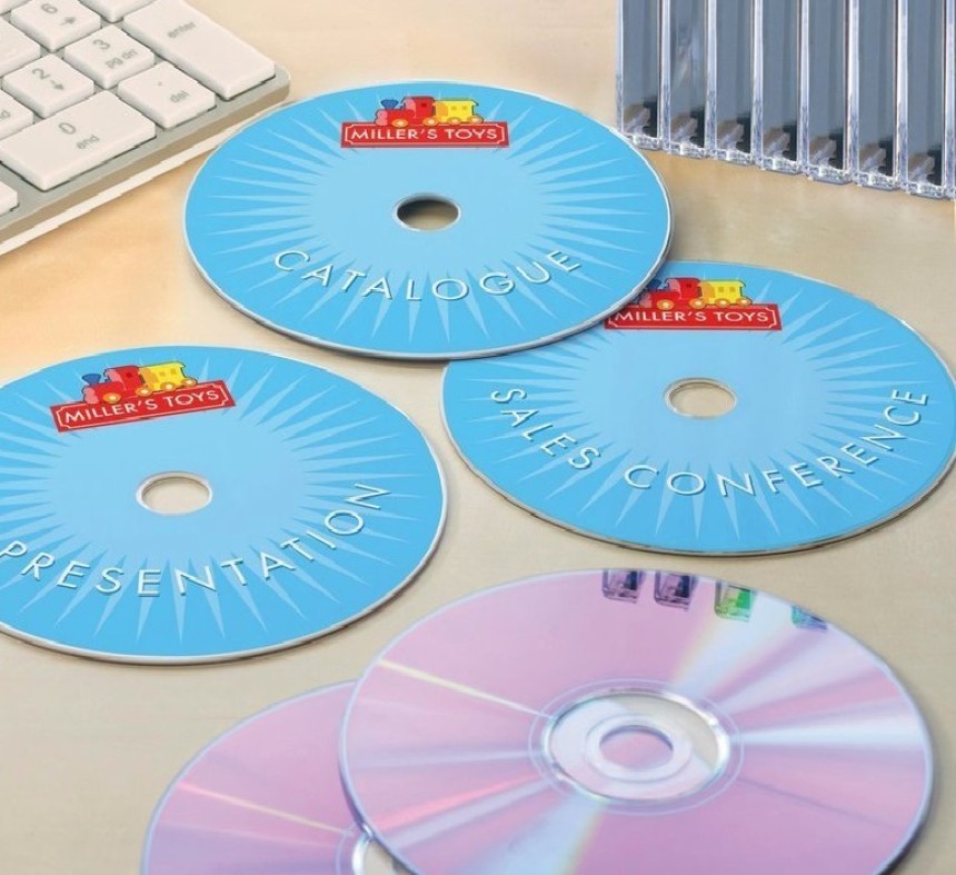 cd con applicate delle etichette stampate