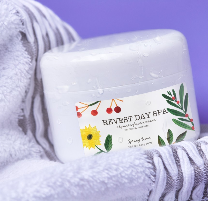 vasetto di crema con applicata una etichetta rettangolare stampata