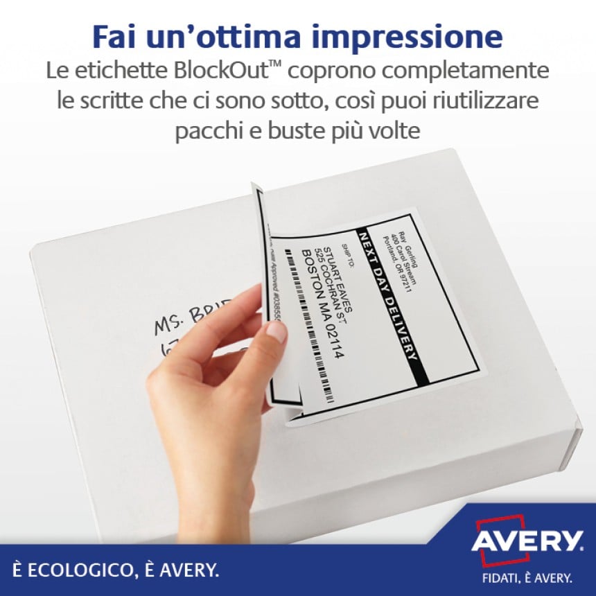illustrazione che mostra una mano che rimuove una etichetta stampata da una scatola