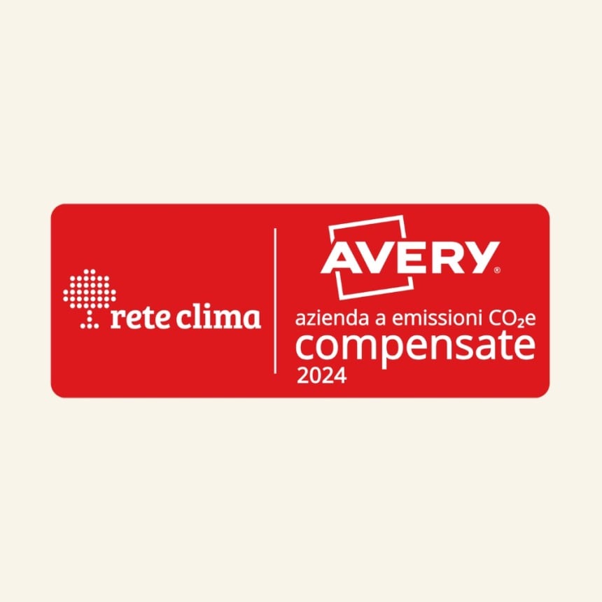 Logo Avery e Logo neutralità carbonica su sfondo verde