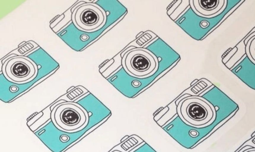 oglio di etichette adesive con stampata una fotocamera vintage