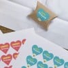 due fogli di etichette a forma di cuore stampate