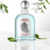 bottiglia di liquore con una etichetta a forma di arco stampata con l'informazioni sul contenuto