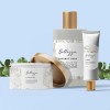 prodotti cosmetici con applicate delle etichette rettangolari stampate in varie misure