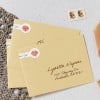 due buste da lettera con applicato su un lato un sigillo rotondo stampato