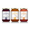 vasetti di marmellate con applicate delle etichette rettangolari con stampate diverse grafiche