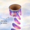 un rotolo di etichette rotonde stampate con testi ed immagini