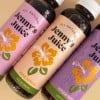 Bottiglie di cosmetici con etichette adesive stampate con diverse grafiche