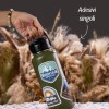 Borraccia bianca con adesivi stampati tema montagna su sfondo colorato