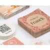 Vari adesivi personalizzati in diverse forme stampati con loghi e immagini