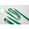 Nastro verde con un design a punti neri, con clip metalliche, presentato insieme a una busta trasparente con un'etichetta decorativa.