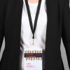 L'immagine mostra una persona con indosso un blazer nero e una maglietta bianca. Ha un badge appeso al collo che reca il nome 'Alice POIRET' con contrassegno di un seminario.