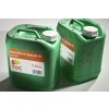 Due contenitori di olio verde con etichette in tedesco. Scritta 'Maschinen Spezial-Öl' e '5 Liter'.