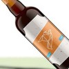 bottiglia di vino con applicata una etichetta rettangolare sagomata stampata