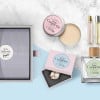cosmetici con applicate varie etichette stampate con le informazioni di prodotto