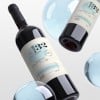bottiglie di vino con applicate delle etichette rettangolari stampate